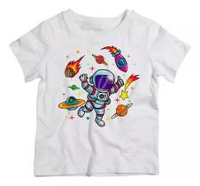 Camiseta Infantil Menino Astronauta Explorando Universo