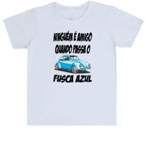 Camiseta Infantil Ninguem é amigo quando passa o fusca azul Camiseta Infantil Ninguem é amigo quando passa o fusca azul