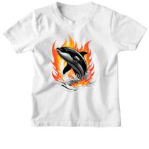 Camiseta Infantil Orca ataque elementos de fogo