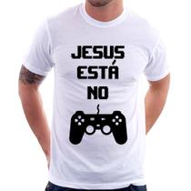 Camiseta Jesus está no controle - Foca na Moda