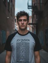 Camiseta Joy Division Raglan Plus Size