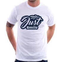 Camiseta Just Smile - Foca na Moda