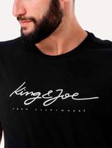Camiseta King & Joe Masculina Slim Logomania Script Preta Camiseta King & Joe Masculina Slim Logomania Script Preta
