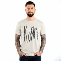 Camiseta Korn em Relevo Off White Estilo Nu Metal Premium Alt Universe