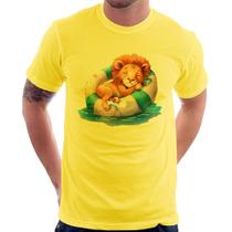 Camiseta Leãozinho Relaxando Na Piscina - Foca na Moda Camiseta Leãozinho Relaxando Na Piscina - Foca na Moda