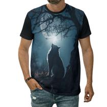 Camiseta Lobo Uivando Ao Lado De Árvore Noite De Lua Cheia