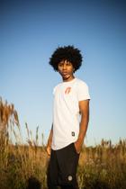 Camiseta long line, 100% algodão 30.1, disponivel do P ao GG. Camiseta long line, 100% algodão 30.1, disponivel do P ao GG.