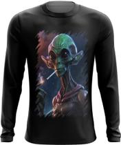 Camiseta Manga Longa Alien ET Fumando Alienígena 2