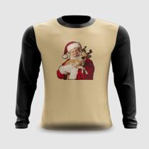 Camiseta Manga Longa Papai Noel Abraçando Rena Natal