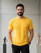 Camiseta Masc. Classic Yacht Master - Amarelo Ouro Camiseta Masc. Classic Yacht Master - Amarelo Ouro