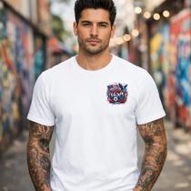 Camiseta Masculina Branca América Futebol Bandeira Águia Estampa Colorida Malha Leve Conforto Streetwear Urban Moderno Slim Exclusivo Passeio Camiseta Masculina Branca América Futebol Bandeira Águia Estampa Colorida Malha Leve Conforto Streetwear Urban Moderno Slim Exclusivo Passeio