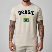 Camiseta Masculina Branca Bandeira Brasil Algodão 100 Copa Futebol Streetwear Casual Confortável Lifestyle Leve Moderna Camiseta Masculina Branca Bandeira Brasil Algodão 100 Copa Futebol Streetwear Casual Confortável Lifestyle Leve Moderna