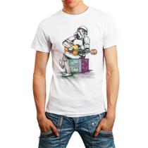 Camiseta Masculina Branca Star Wars Trooper Violão18 Camiseta Masculina Branca Star Wars Trooper Violão18