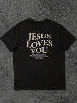 Camiseta Masculina Casual Com Verso Bíblico Jesus Loves You Camiseta Masculina Casual Com Verso Bíblico Jesus Loves You