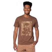 Camiseta Masculina Dixie Estampa Abstrata Marrom Camiseta Masculina Dixie Estampa Abstrata Marrom