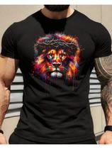 Camiseta Masculina em Algodão com Estampa Colorida de Leão com Coroa de Espinhos