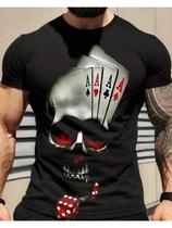 Camiseta Masculina em Algodão com Estampa de Caveira com Cartas de Ás Camiseta Masculina em Algodão com Estampa de Caveira com Cartas de Ás