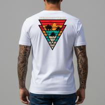 Camiseta Masculina Estampa Costas Retrô Coqueiros Casual Slim Fit Manga Curta Praia Lifestyle Verão Algodão Premium Pôr do Sol Tropical Camiseta Masculina Estampa Costas Retrô Coqueiros Casual Slim Fit Manga Curta Praia Lifestyle Verão Algodão Premium Pôr do Sol Tropical