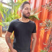 Camiseta masculina estampa nas costas grafismo Pranchas, bordado na frente, 100% algodão Camiseta masculina estampa nas costas grafismo Pranchas, bordado na frente, 100% algodão