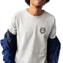 Camiseta Masculina GuGi T-shirt Estampa Brasão Sorriso Pequena Minimalista Camisa Manga Curta Camiseta Masculina GuGi T-shirt Estampa Brasão Sorriso Pequena Minimalista Camisa Manga Curta