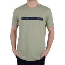 Camiseta Masculina King&Joe MC Logomania Verde - CA23004 Camiseta Masculina King&Joe MC Logomania Verde - CA23004
