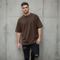 Camiseta Masculina Lisa Oversize Marrom Escuro Algodão Com Elastano Camiseta Masculina Lisa Oversize Marrom Escuro Algodão Com Elastano