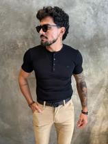 Camiseta Masculina Manga Curta Gola Henley Preta Malha tricot