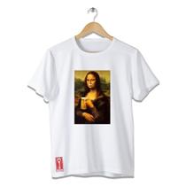 Camiseta Masculina Meme Monalisa Cerveja Com Abridor de Garrafa Interno Festa Promoção Camiseta Masculina Meme Monalisa Cerveja Com Abridor de Garrafa Interno Festa Promoção
