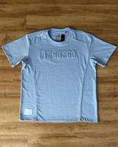 Camiseta Masculina Onbongo Azul Logo Relevo -