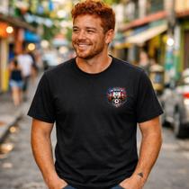 Camiseta Masculina Preta Estados Unidos Futebol Escudo Águia Estampa Peito Malha Leve Conforto Minimalista Casual Reforçado Luxo Soft HighEnd Camiseta Masculina Preta Estados Unidos Futebol Escudo Águia Estampa Peito Malha Leve Conforto Minimalista Casual Reforçado Luxo Soft HighEnd