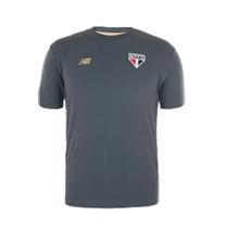 Camiseta New Balance São Paulo Viagem 2025 Masculina - Cinza Camiseta New Balance São Paulo Viagem 2025 Masculina - Cinza