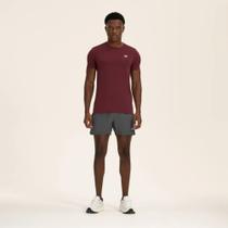 Camiseta New Balance Sport Essentials - feminino - bordo