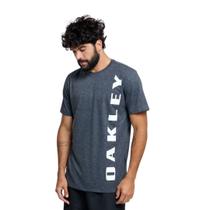 Camiseta Oakley Big Bark Logo Letreiro Lateral Blackout Tee