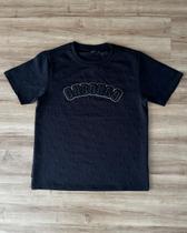Camiseta Onbongo Monograma Preta - Preto - G Camiseta Onbongo Monograma Preta - Preto - G