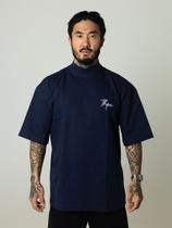 Camiseta Oversized Gola Alta Signature
