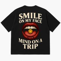 Camiseta Oversized Premium 100% Algodão com Estampa DTF - Modelo Smile Preta Camiseta Oversized Premium 100% Algodão com Estampa DTF - Modelo Smile Preta