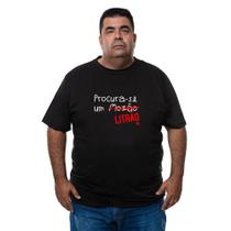 Camiseta Plus Size Masculina 100% Algodao Procura-Se Um Litrao Com Abridor De Garrafas Integrado