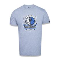 CAMISETA PLUS SIZE REGULAR MANGA CURTA DALLAS MAVERICKS LOGO MARINHO MESCLA CINZA New Era