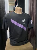 Camiseta preta com estampa roxa, GG