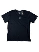 Camiseta preta tamanho xll com pequena estampa dado