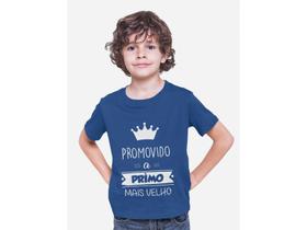 Camiseta Promovido a Primo Mais Velho Colorida Juvenil Azul Marinho
