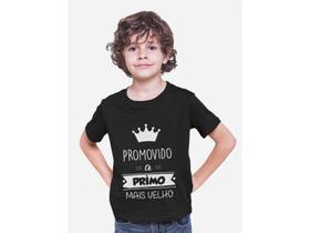 Camiseta Promovido a Primo Mais Velho Colorida Juvenil Preta