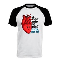 Camiseta Raglan A vida não tá fácil mas eu tô