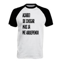 Camiseta Raglan Acabei de chegar e me arrependi Camiseta Raglan Acabei de chegar e me arrependi