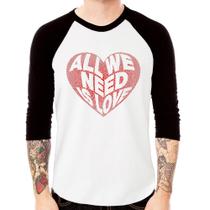 Camiseta Raglan All We Need Is Love Manga 3/4 - Foca na Moda