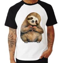Camiseta Raglan Bicho Preguiça Coração - Foca na Moda Camiseta Raglan Bicho Preguiça Coração - Foca na Moda