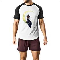 Camiseta Raglan Bruxa sentada na lua minguante Camiseta Raglan Bruxa sentada na lua minguante