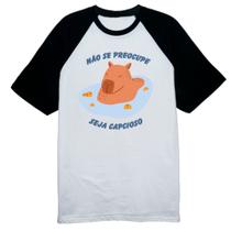 Camiseta Raglan Capivara de boas na lagoa