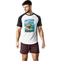 Camiseta Raglan Capivara surfando no Hawaii