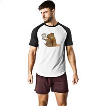 Camiseta Raglan Capivara tomando chimarrao